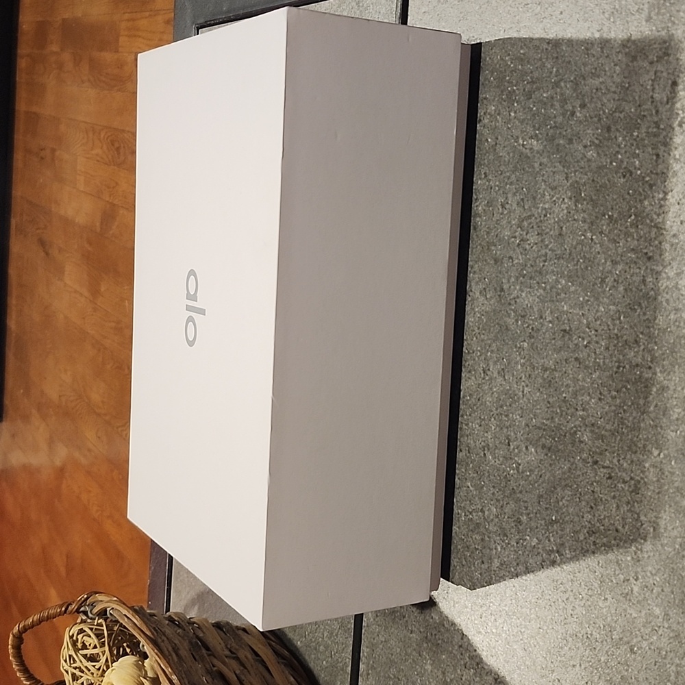 alo sneakers Box - Picture 4 of 6